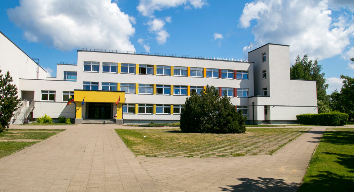 Здание школы Saulius Barasa