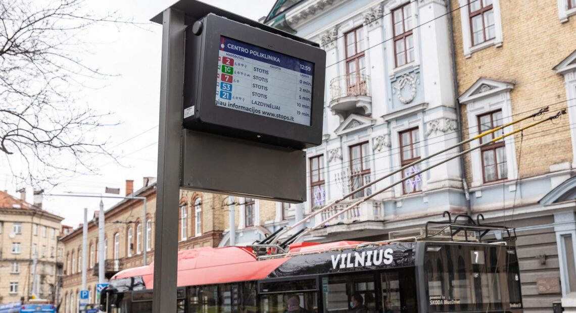 В Вильнюсе на остановках появится больше электронных табло