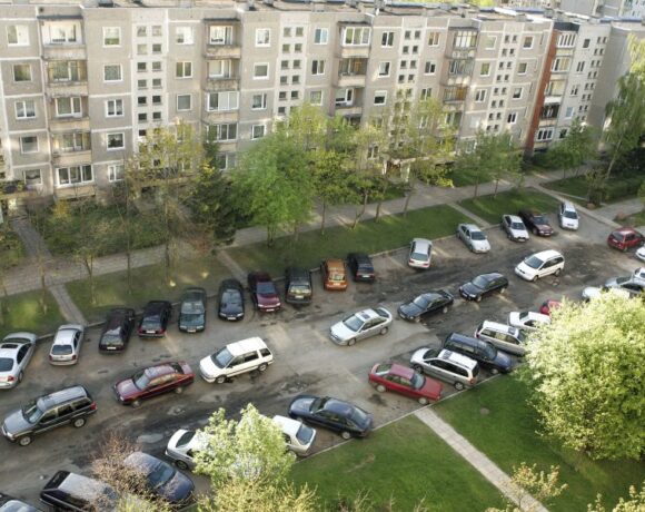 Во дворах появится больше мест для парковки автомобилей