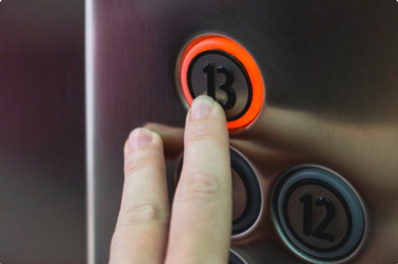 В столичных многоквартирных домах отключат десятки лифтов