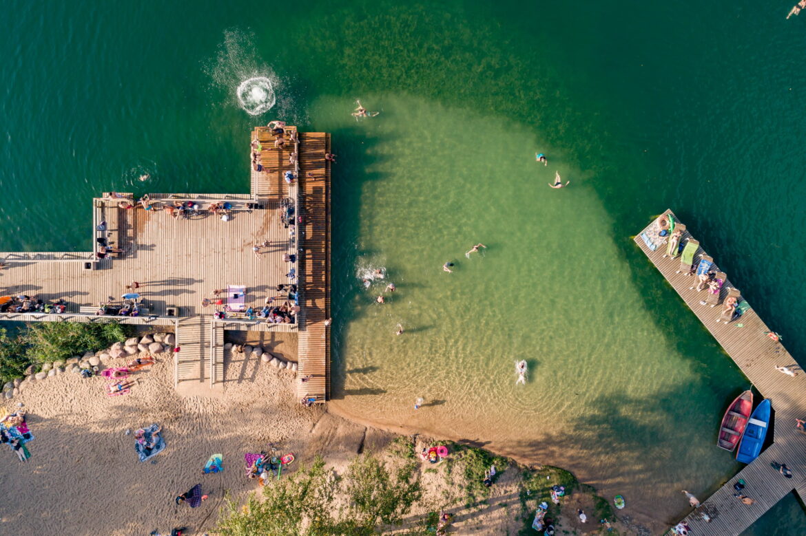 О температуре воды в водоемах столицы и страны