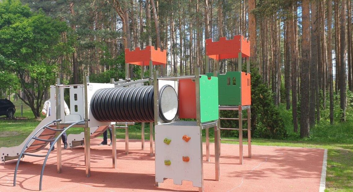 В Висагинасе открылись новые детские площадки