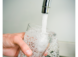 Питьевая вода: из бутылок или из-под крана?