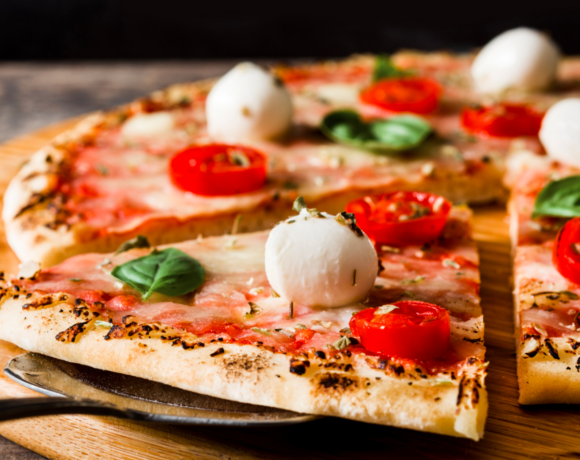 Сегодня День пиццы. А какая она &#8212; настоящая итальянская пицца?