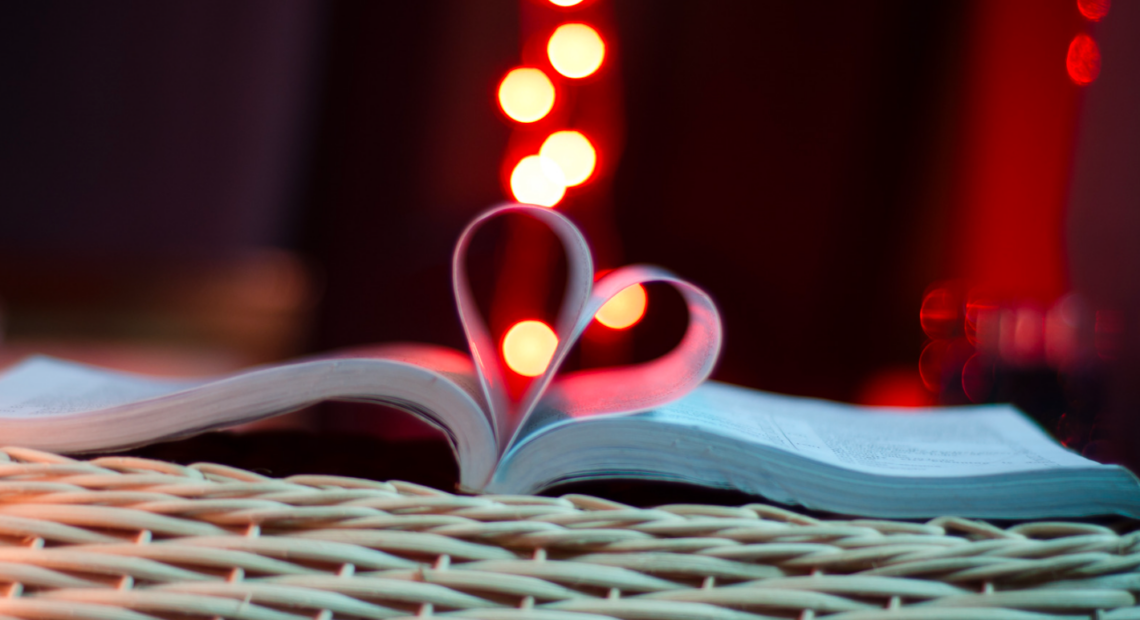 В День книгодарения и День влюбленных - книга в подарок
