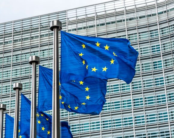 Еврокомиссия будет рекомендовать статус кандидата на вступление в ЕС для Украины