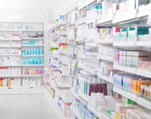 Украинцы смогут бесплатно получать в аптеках рецептурные препараты