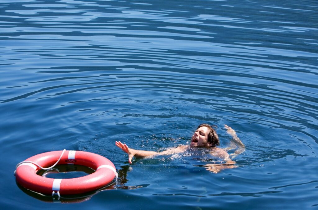 Судороги в воде: почему сводит ногу при плавании и что делать?