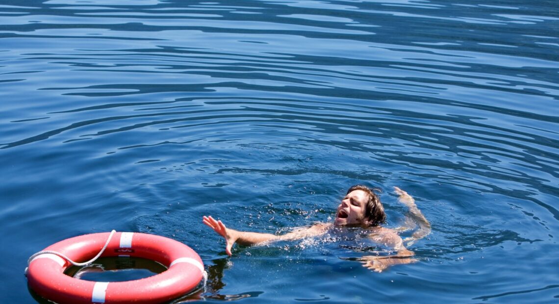 Судороги в воде: почему сводит ногу при плавании и что делать?