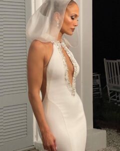 Дженнифер Лопес впервые показала свадебные платья
