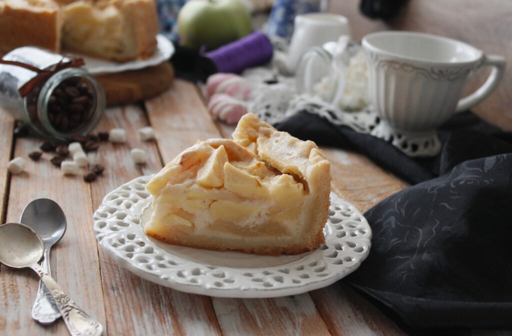 Шарлотка и другие. Три популярных рецепта пирогов с яблоками