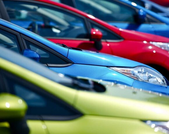 Автомобили какого цвета самые популярные, а какого &#8212; самые безопасные?