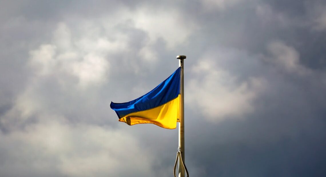 Украина получит еще 10 тысяч терминалов для спутникового интернета Starlink