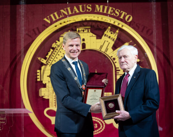 Президент Румынии в Литве, Адамкус &#8212; почетный гражданин Вильнюса, открытие лыжного сезона и другие новости