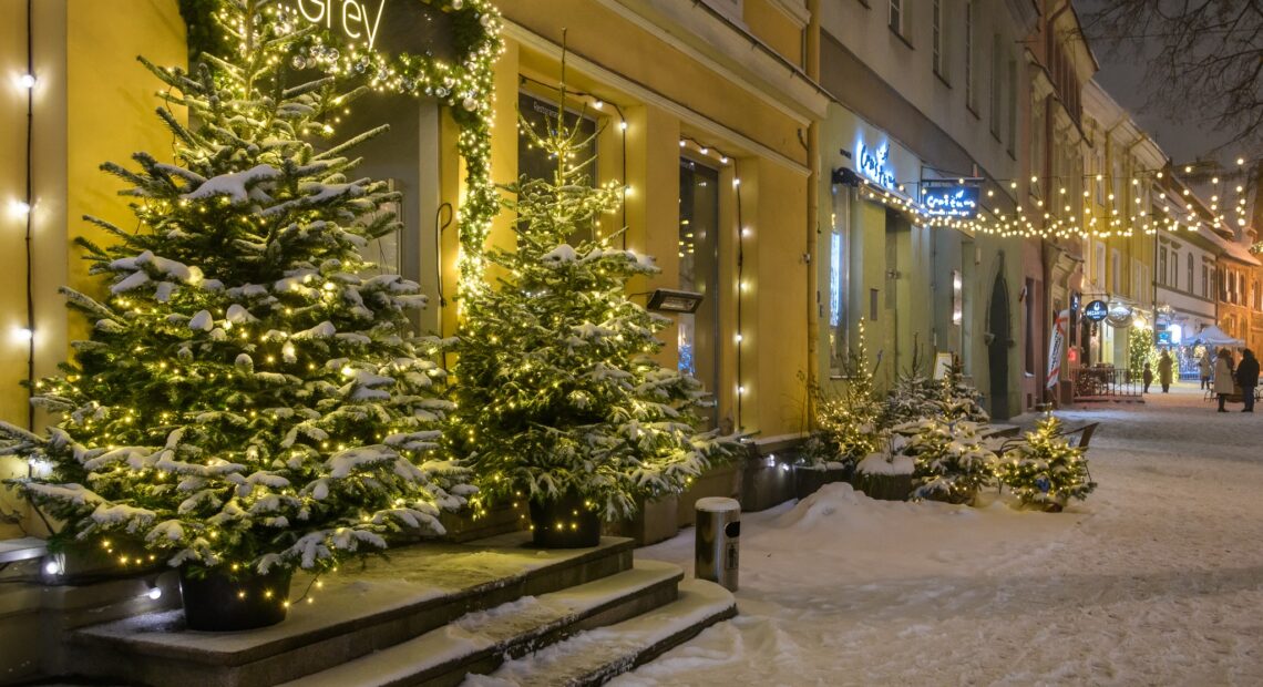 Предрождественский Вильнюс: праздничные декорации на Стиклю, Пилес и других улицах Старого города