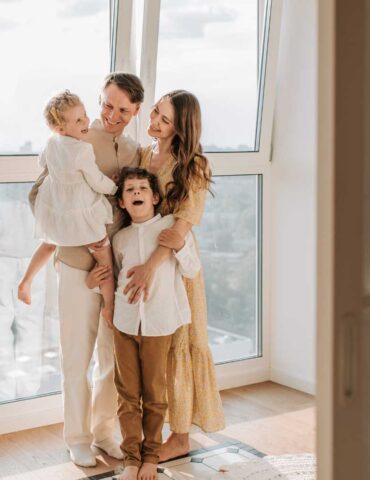 Нулевой подоходный налог для семей с детьми, закон для поддержки пожилых людей, возможность сделать бесплатное протезирование зубов и другие новости