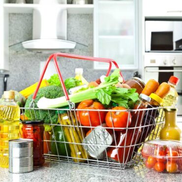 Невозможность регулирования цен на продукты, решение проблем в образовании, двуязычные таблички с названиями деревень в Вильнюсском районе и другие новости