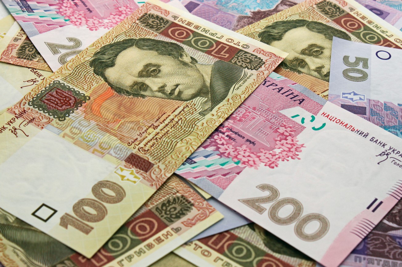 Таможенная служба Литвы: в страну ввозятся большие суммы в украинских гривнах