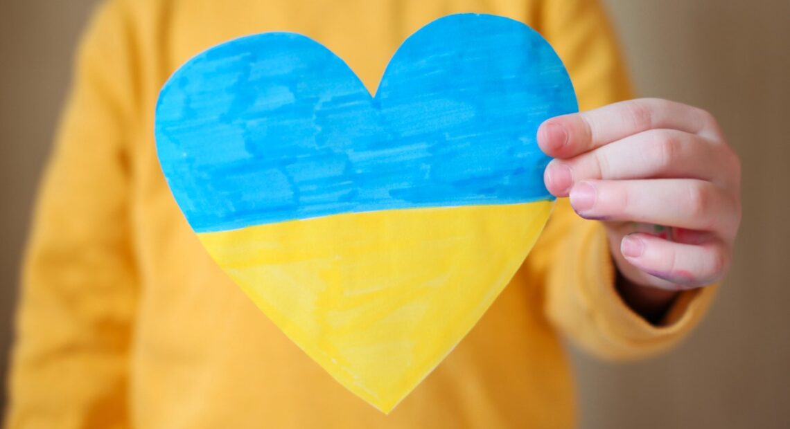 Stiprūs kartu и Blue/Yellow призывают помочь осиротевшим украинским детям