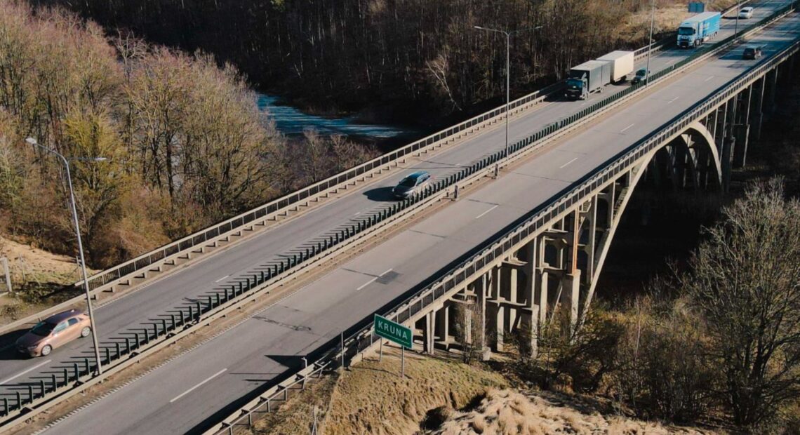 Реконструкции мостов и дорог, запрет на велосипедные поездки на участке от Смильтине до Юодкранте