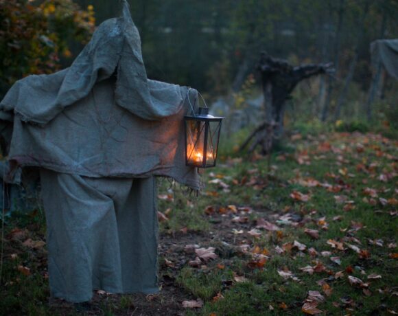 Тем, кто отмечает Хэллоуин: от вечеров светящихся тыкв до леденящих душу впечатлений