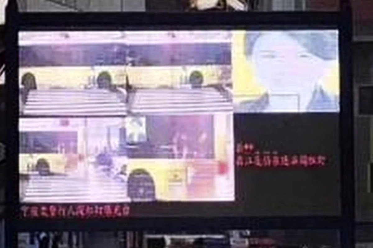 Фото китайской предпринимательницы по ошибке появилось на билборде, с помощью которых стыдят нарушителей ПДД
