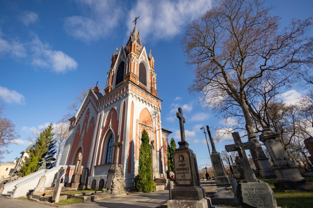 Памятные мероприятия на вильнюсском кладбище Rasų, программа для жителей «деревянных Шнипишек», тропа на набережную Нерис и другие новости