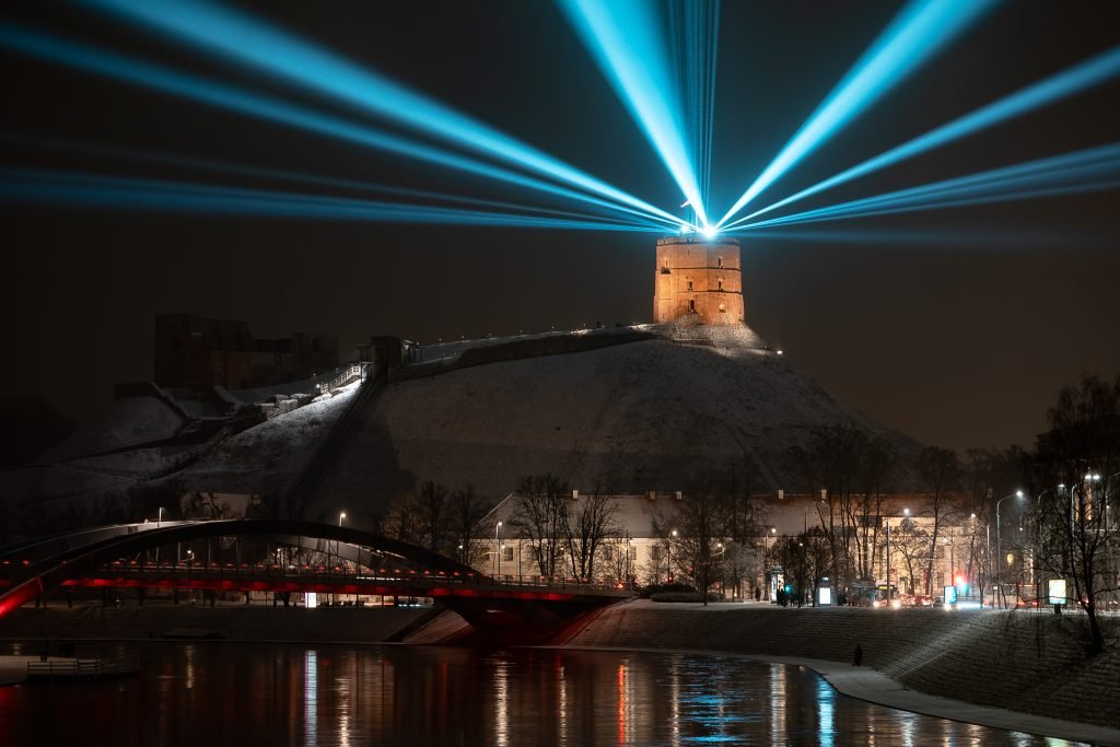 Афиша. Спектакли, концерты, выставка STUDIJOS & KARJERA, чемпионат по футзалу, оперетта, фламенко-балет и Вильнюсский фестиваль света