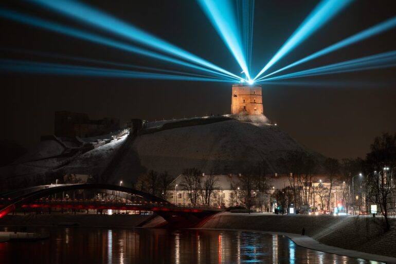 Афиша. Спектакли, концерты, выставка STUDIJOS & KARJERA, чемпионат по футзалу, оперетта, фламенко-балет и Вильнюсский фестиваль света