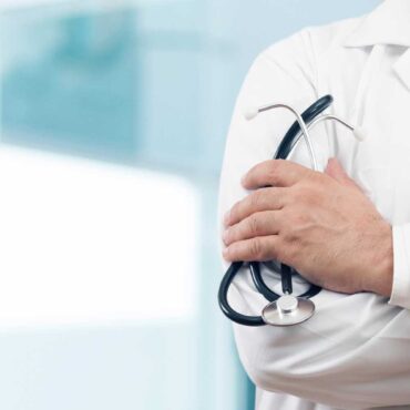 Новый порядок профилактических медосмотров, 1 млн евро на детские летние лагеря, предупреждение о сложных погодных условиях и другие новости