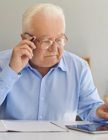 Отсутствие чёткой политики по борьбе с одиночеством пожилых, контроль за неприятными запахами от предприятий, завершение зимнего сезона обслуживания дорог и другие новости