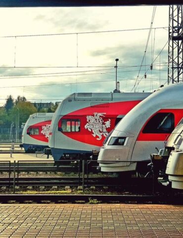 Возможность открытия границы с Беларусью, изменения в расписании поездов, платье из 1633 роз и другие новости