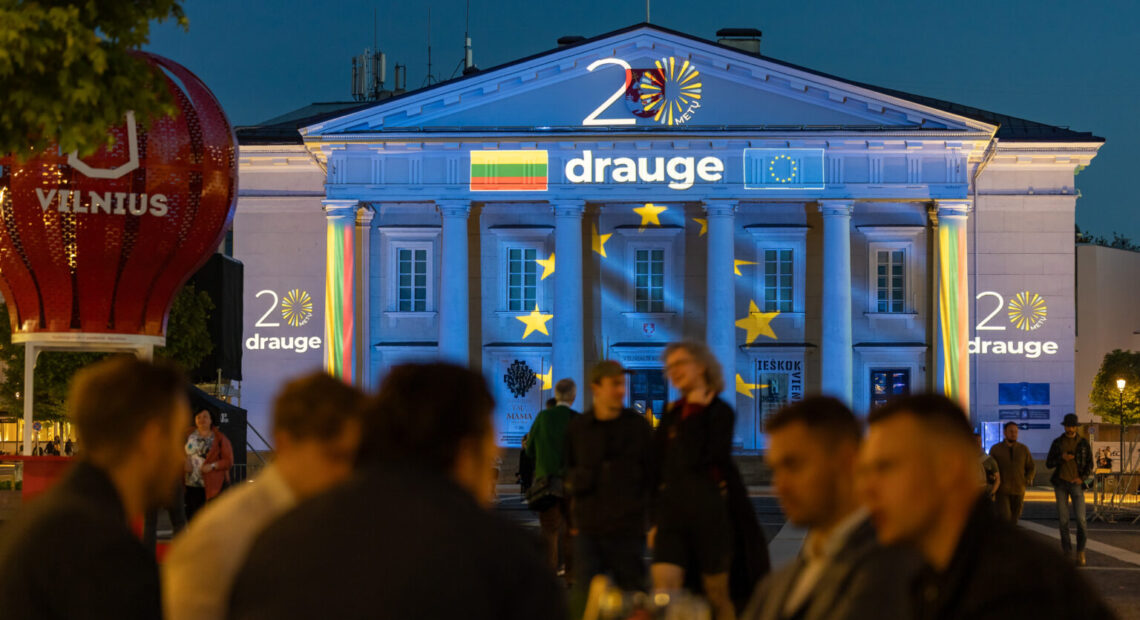 Последний день подачи декларации о доходах, 20-летие членства Литвы в ЕС, изменения в Вильнюсском аэропорту и другие новости