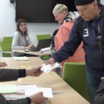 Как в Висагинасе проходит досрочное голосование на выборах президента Литвы и референдуме по поводу двойного гражданства?