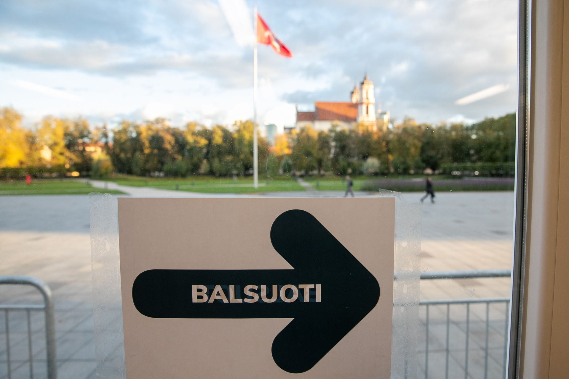 За два дня досрочного голосования на избирательные участки пришли более 96 тыс. граждан Литвы