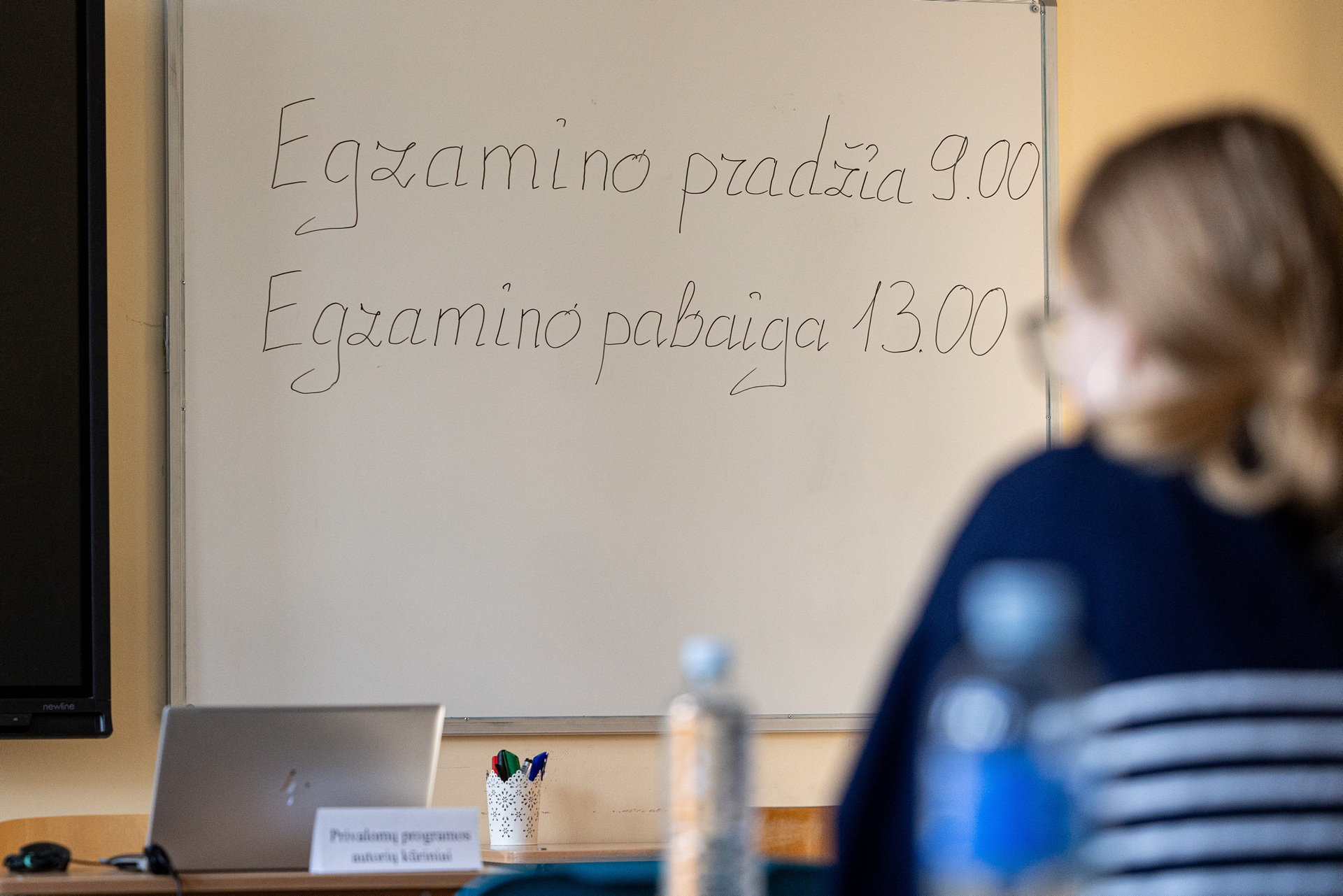 Vilniaus Antakalnio gimnazijoje laikomas lietuviu kalbos ir literaturos brandos egzaminas