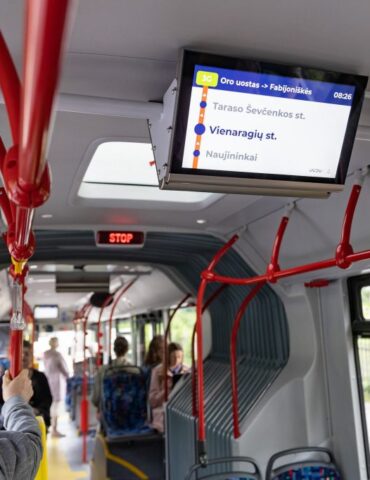 Необходимость для водителей автобусов знать литовский язык, запрет с 10 апреля на шипованные покрышки, список самых популярных литовских приложений и другие новости