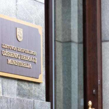 Позиция МИД о политике Литвы в отношении Китая, благоприятные прогнозы о ходе потепления, парк у прудов между школами в Салининкай и другие новости