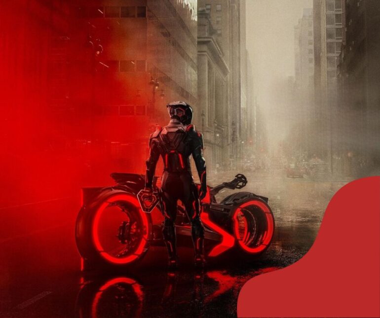 5 кинопремьер недели: Джаред Лето в кибервселенной «Трон», Ченнинг Татум в криминальной мелодраме, Элизабет Мосс в поисках вечной молодости в триллере «Оболочка», спортивный мультфильм и оптимистическая комедия