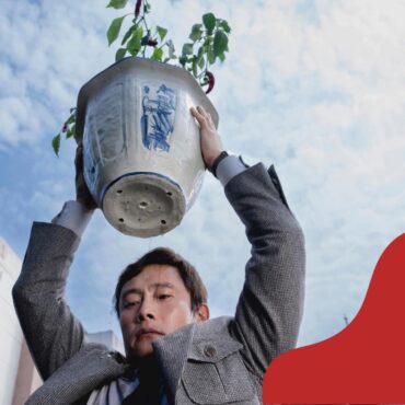 4 кинопремьеры недели: чёрная комедия Пак Чхан-ука с Ли Бён-хоном, испано-французский триллер режиссёра Оливера Лаше, литовская криминальная драма и мультфильм про монстров