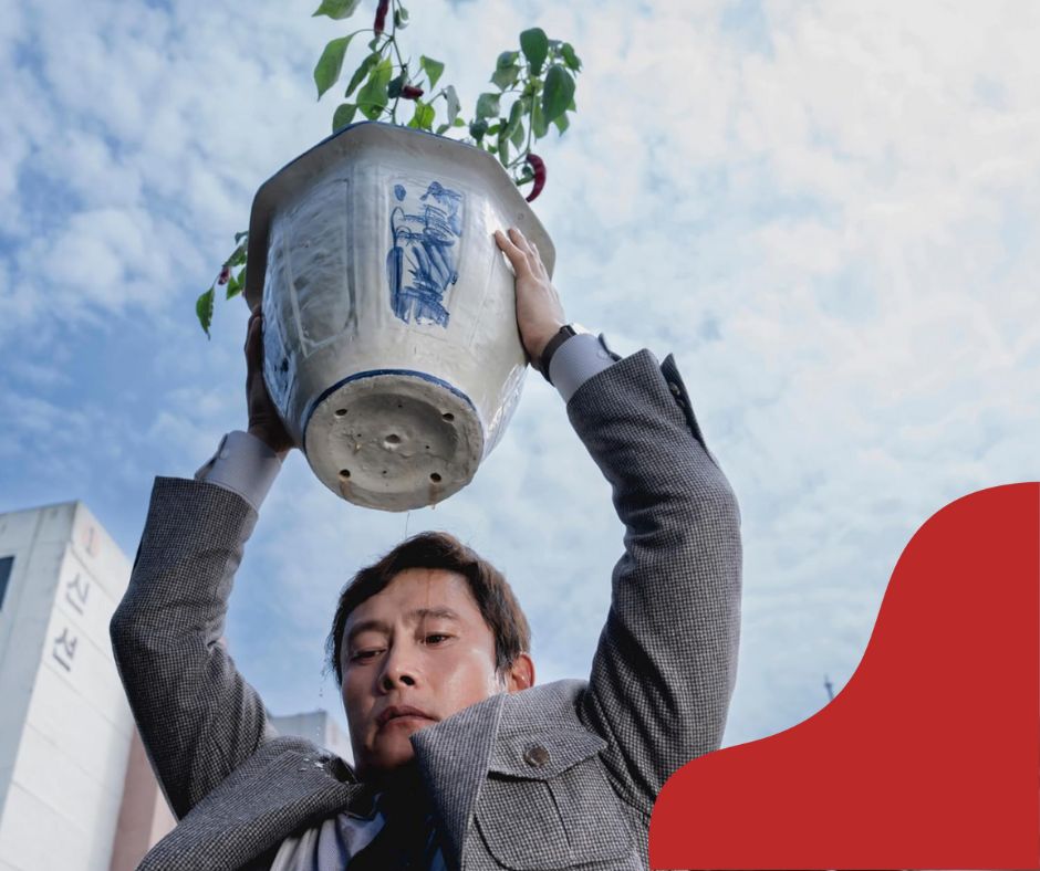 4 кинопремьеры недели: чёрная комедия Пак Чхан-ука с Ли Бён-хоном, испано-французский триллер режиссёра Оливера Лаше, литовская криминальная драма и мультфильм про монстров