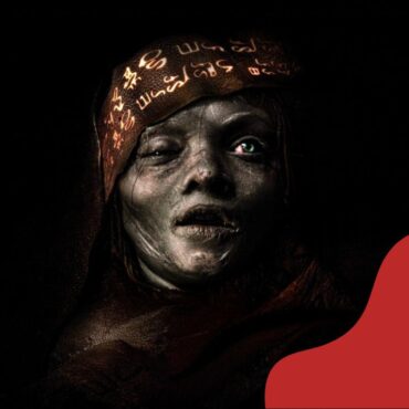 5 кинопремьер недели: военная драма с Жаном Дюжарденом, хоррор «Мумия», документальный фильм о литовской гонщице, байопик о создателе Великой арки в Париже и семейное кино о тайне в пустыне