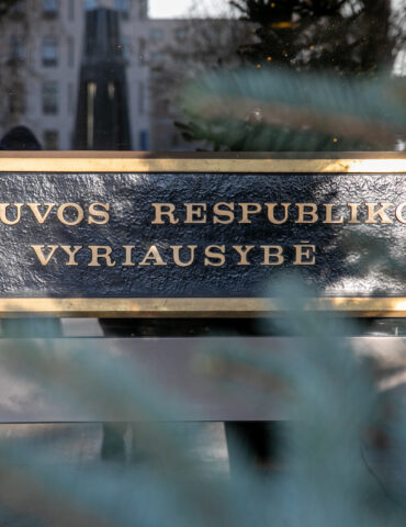 Отказ правительства от повышения лимита наличных расходов, срочный план по решению дефицита учителей, стоматологические услуги для людей с инвалидностью и другие новости