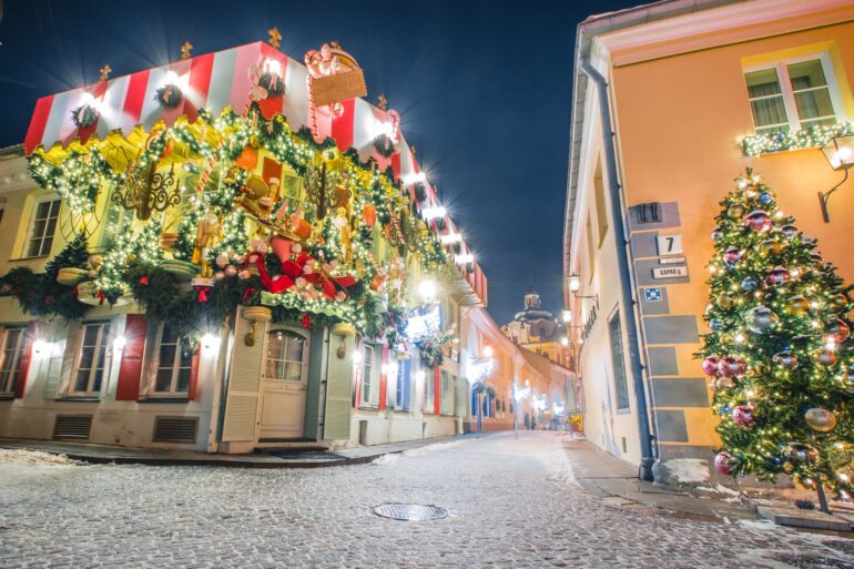 govilnius christmasstreets decorations snow gabrielkhiterer 2023 3