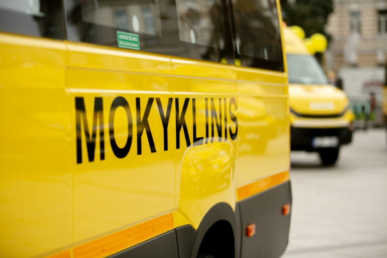 Утверждение Каунаса и Алекнавичене министрами, право не отвечать после работы, школьные автобусы от Министерства окружающей среды и другие новости