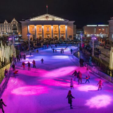 Закрытые КПП с Беларусью, действия мошенников от имени Lietuvos paštas, месяц до открытия Рождественского катка на Ратушной площади и другие новости