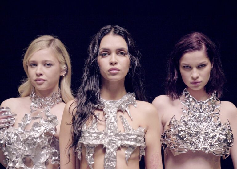 SEREBRO — «Надоело (105)»