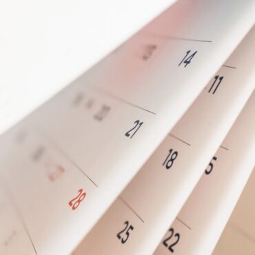 Новые цены на газ и электричество с января, календарь выплат на декабрь от Sodra, огни рождественской ёлки в разных городах страны и другие новости