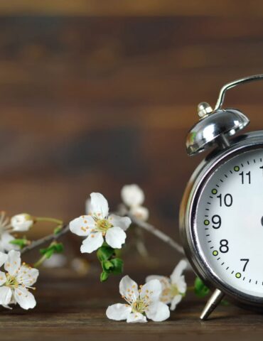 Перевод часов на летнее время, миллион заполненных деклараций за прошлый год, вопрос законности добавления баллов к экзаменам и другие новости