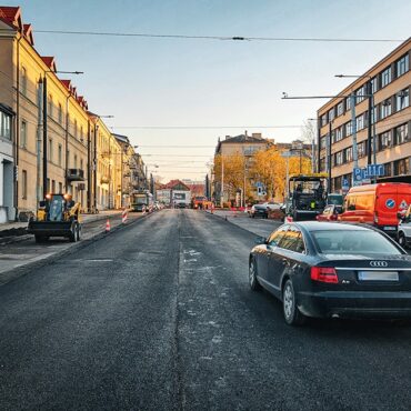 С 23 апреля по 27 июня запрещается движение транспорта на ул. Žvejų между Зеленым мостом и ул. A. Juozapavičiaus, 9А.
